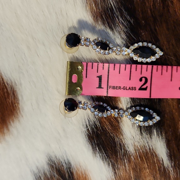 Black and Clear Stoned Hanging Earri gs - Picture 2 of 3